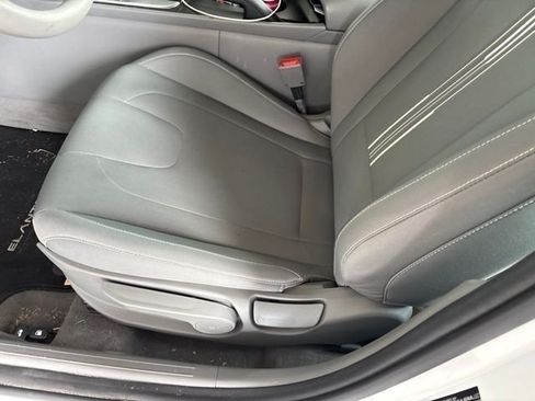 Used 2023 Hyundai Elantra SEL FWD image 5