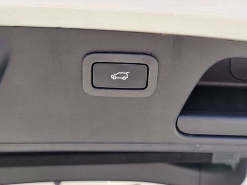 Used 2021 Jaguar E-PACE SE image 14