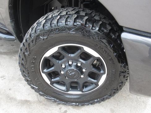 Used 2025 RAM 2500 Laramie AWD/4WD image 4