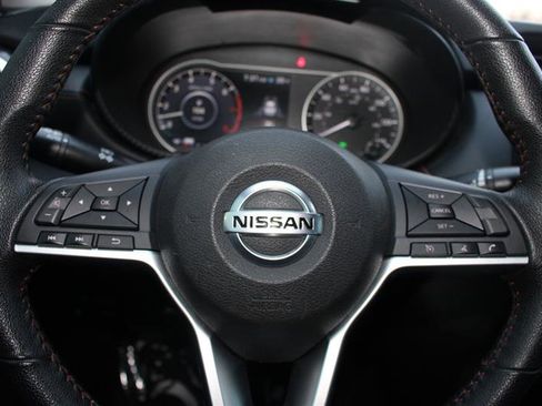 Used 2022 Nissan Versa SR image 14