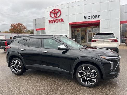 Used 2025 Chevrolet Trax RS w/ Sunroof Package image 1