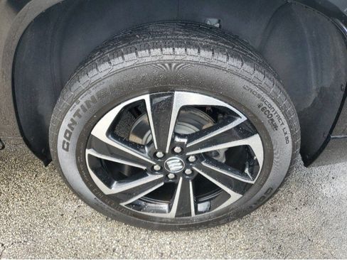 Used 2025 Buick Enclave Sport Touring w/ Power Package FWD image 5