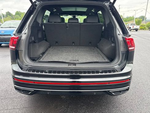 Used 2024 Volkswagen Tiguan SE R-Line AWD/4WD image 4
