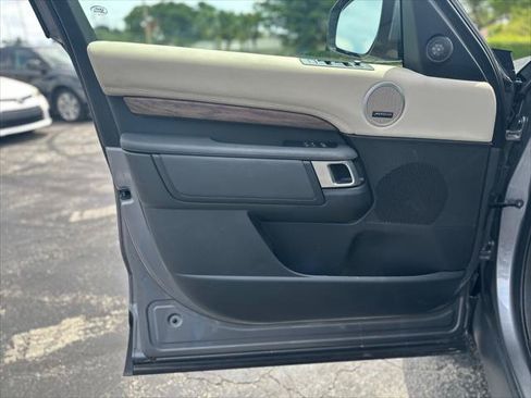 Used 2020 Land Rover Discovery HSE AWD/4WD image 16