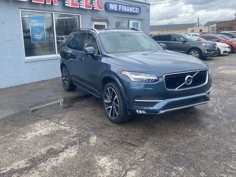 Used 2018 Volvo XC90 T6 Momentum w/ Convenience Package image 3