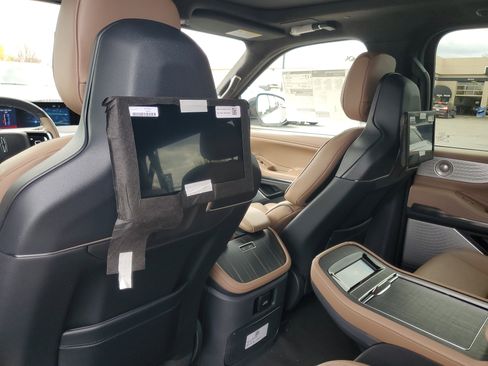 New 2025 Lincoln Navigator L Black Label image 28