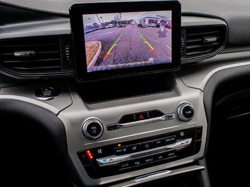 Certified 2021 Ford Explorer XLT image 21