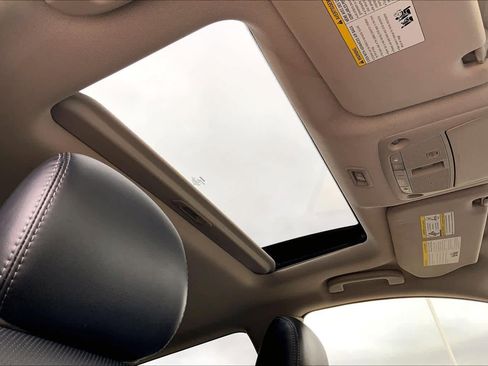 Used 2019 Nissan Pathfinder Platinum image 13