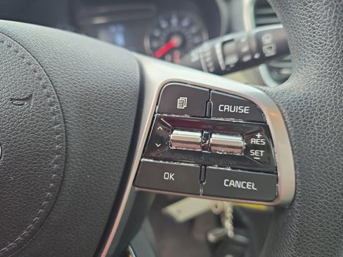 Used 2020 Kia Sorento LX image 19