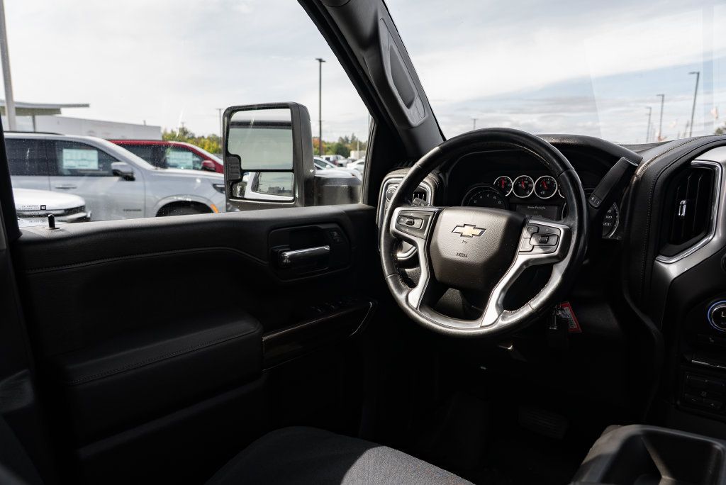 Used 2020 Chevrolet Silverado 3500 LT w/ Fleet Comfort Package AWD/4WD image 12