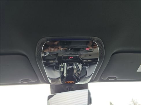 Used 2025 Mercedes-Benz GLC 350e GLC 350e image 24