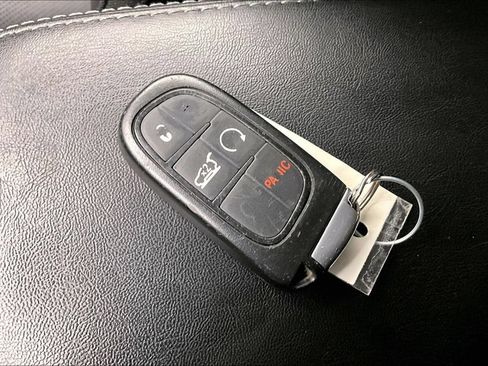 Used 2020 Jeep Cherokee Limited AWD/4WD image 10