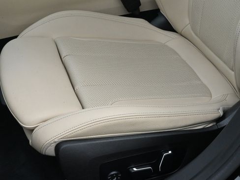 Used 2024 BMW 330i Sedan w/ Convenience Package RWD image 27