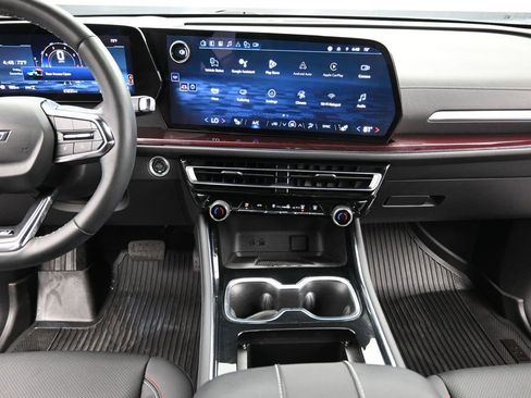 Used 2024 Chevrolet Traverse Z71 w/ LPO, Floor Liner Package image 12