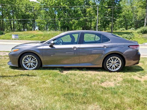 Used 2018 Toyota Camry XLE w/ Protection Package (Q2) FWD image 4