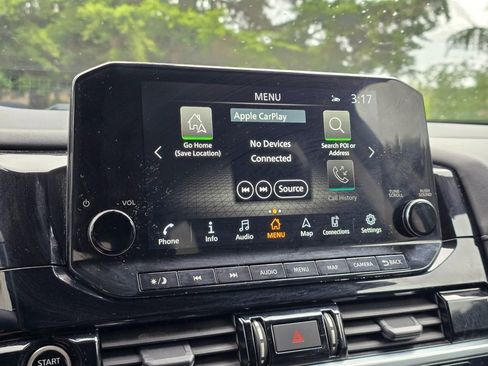 Used 2023 Nissan Pathfinder SL w/ Lighting Package (N92) FWD image 18