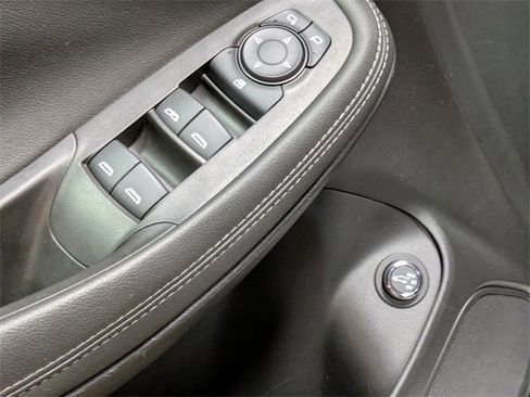 Used 2023 Buick Encore GX Essence image 20