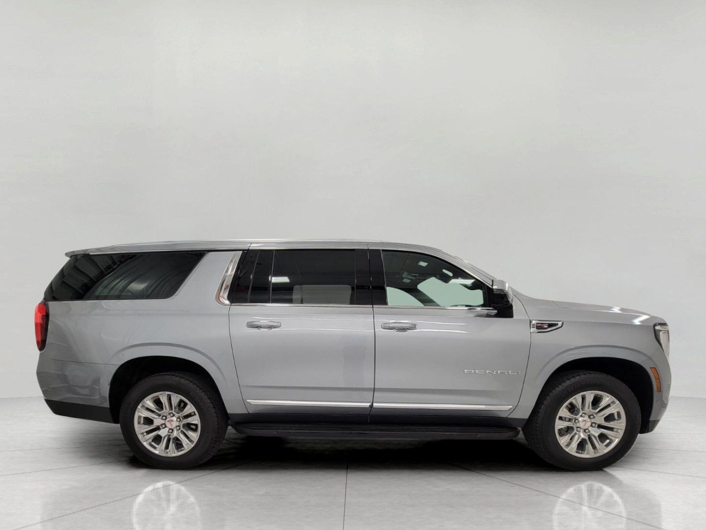 Used 2025 GMC Yukon XL Denali AWD/4WD image 39