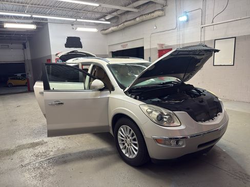 Used 2011 Buick Enclave CXL w/ Trailering Provision Package FWD image 7
