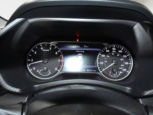Used 2025 Nissan Sentra SV FWD image 17