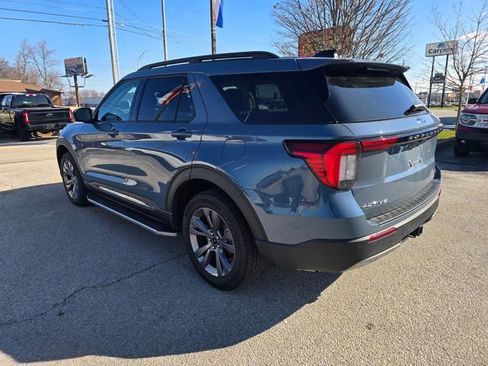 Used 2025 Ford Explorer Active w/ Active Comfort Package image 5