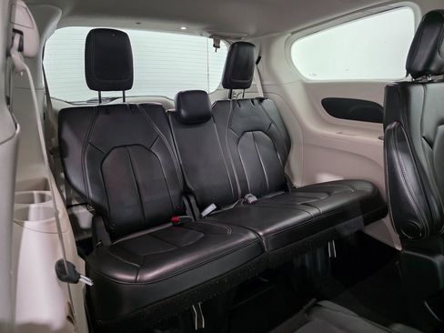 Used 2020 Chrysler Voyager Lxi image 26