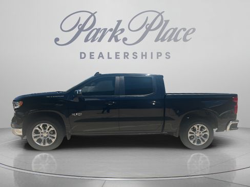 Used 2023 Chevrolet Silverado 1500 LT RWD image 2