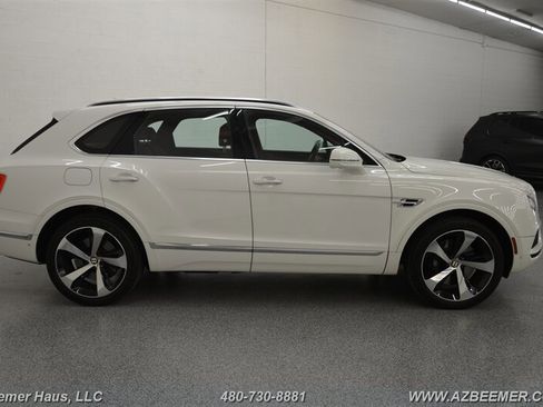 Used 2019 Bentley Bentayga AWD/4WD image 9