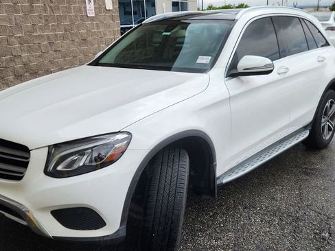 Used 2019 Mercedes-Benz GLC 300 4MATIC image 2