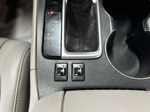 Used 2014 Toyota Highlander XLE AWD/4WD image 29