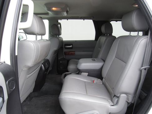 Used 2018 Toyota Sequoia Platinum AWD/4WD image 15