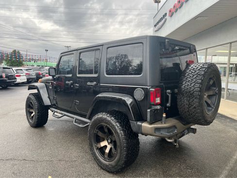 Used 2017 Jeep Wrangler 75th Anniversary image 10