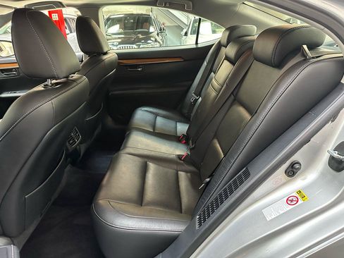 Used 2013 Lexus ES 300h w/ Luxury Pkg FWD image 14