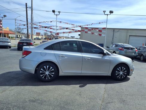 Used 2016 Chevrolet Cruze LS image 17
