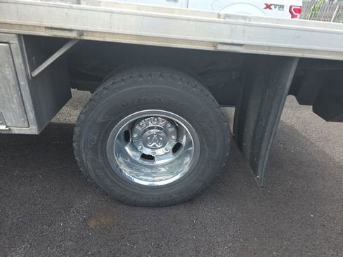 Used 2022 RAM 3500 Tradesman w/ Chrome Appearance Group AWD/4WD image 12