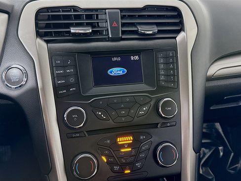 Used 2018 Ford Fusion S FWD image 18