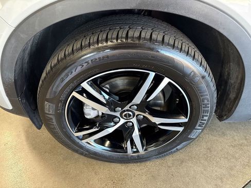 Used 2025 Volvo XC40 B5 Core image 21