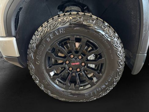 Used 2022 GMC Sierra 1500 AT4X image 9