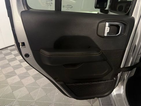 Used 2024 Jeep Wrangler Unlimited Sahara AWD/4WD image 29