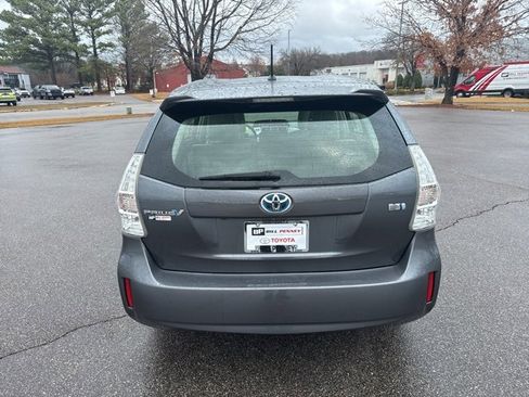 Used 2012 Toyota Prius V image 4
