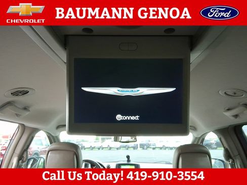 Used 2013 Chrysler Town & Country Touring-L w/ Premium Group FWD image 31