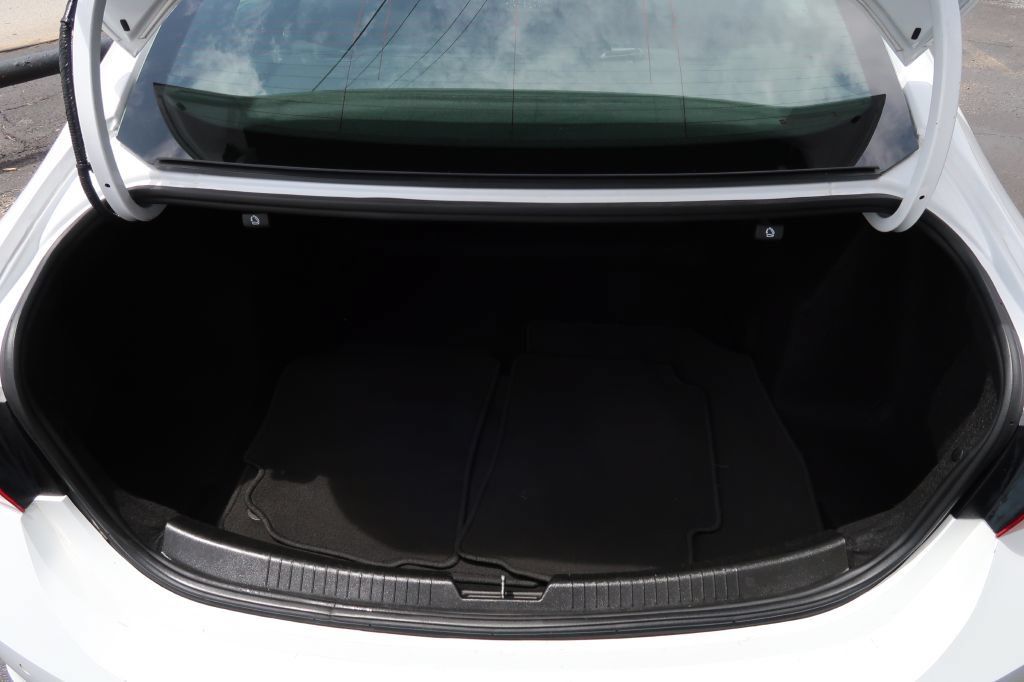 Used 2023 Chevrolet Malibu LT w/ Driver Confidence Package FWD image 9