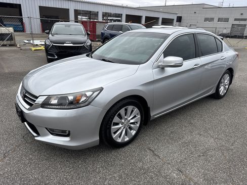 Used 2013 Honda Accord EX image 3