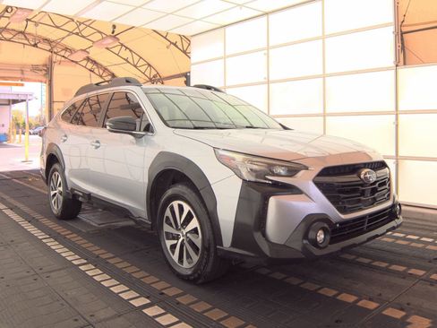 Used 2024 Subaru Outback Premium AWD/4WD image 2