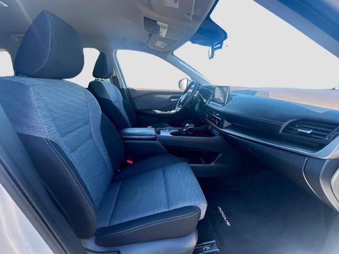 Used 2023 Nissan Rogue SV FWD image 29
