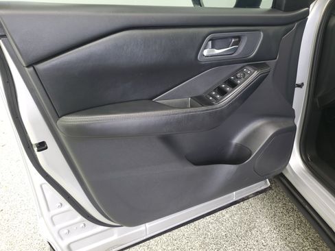 Used 2025 Nissan Rogue SV FWD image 21