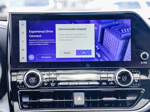 Used 2023 Toyota Highlander Platinum image 17