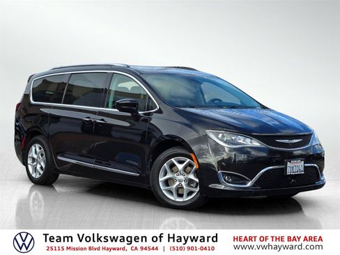 Used 2017 Chrysler Pacifica Touring-L Plus w/ Advanced Safetytec Group image 1