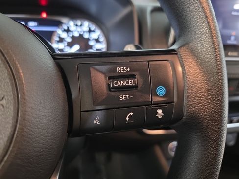 Used 2023 Nissan Rogue SV image 16