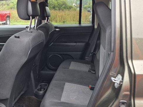 Used 2015 Jeep Patriot Latitude AWD/4WD image 4